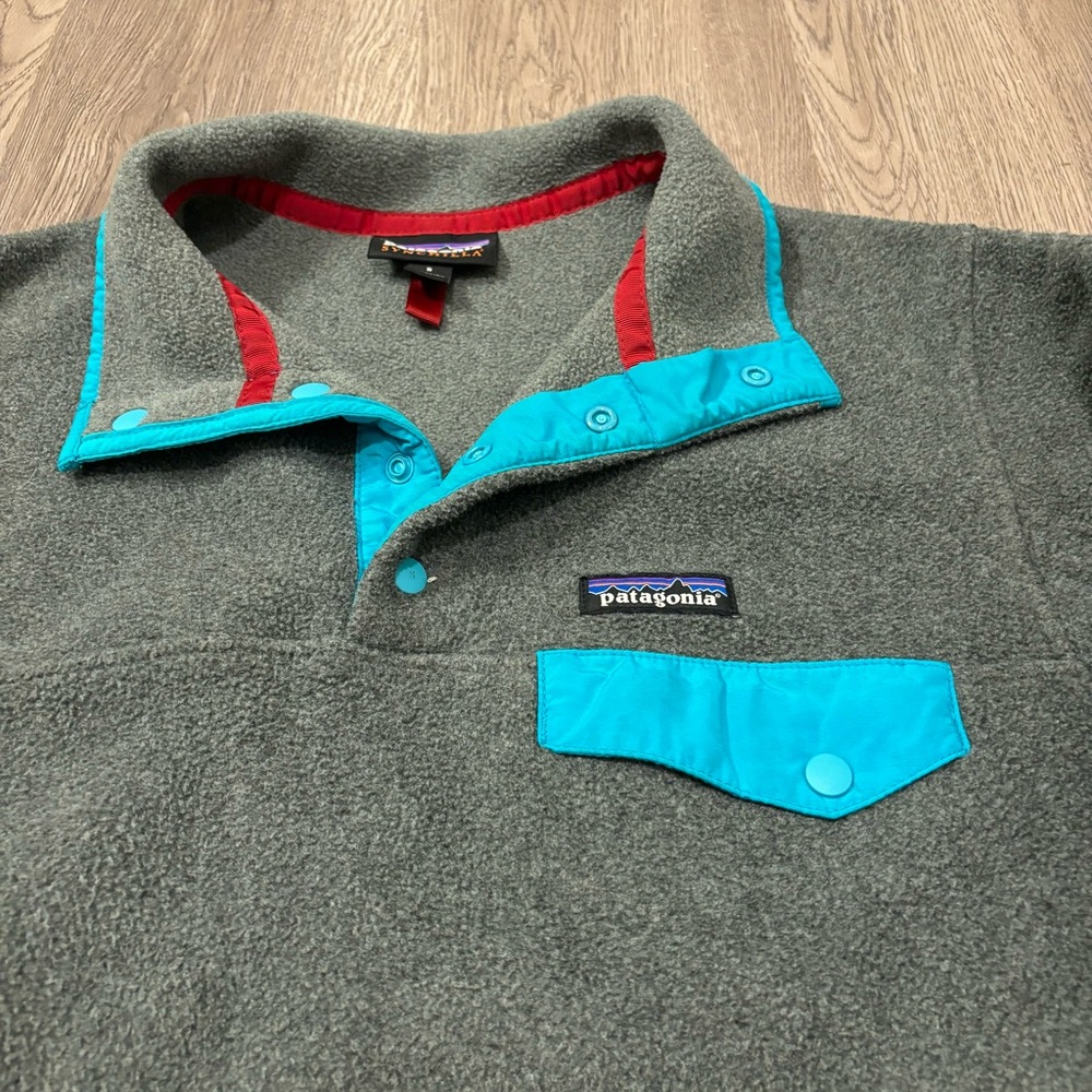 Patagonia Synchilla Snap-T Fleece Pullover‎ Charcoal Gray/Teal/Red Women’s Small - Picture 2 of 5